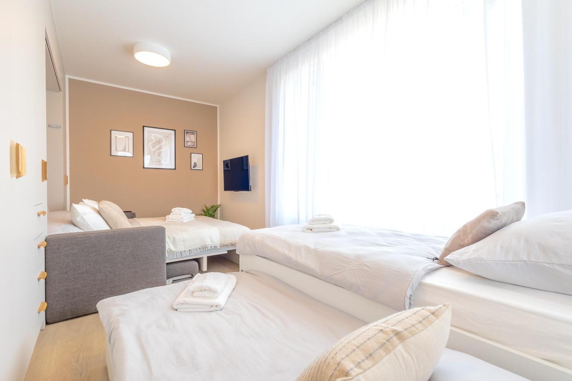 Bright 2Br - 4Th Floor, Balcony, Free Parking By Gravity Prague 아파트 외부 사진