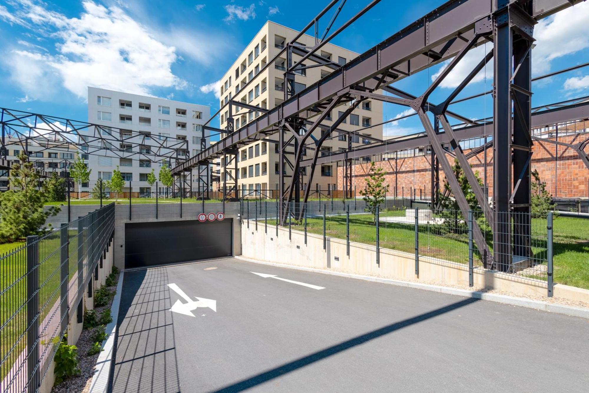 Bright 2Br - 4Th Floor, Balcony, Free Parking By Gravity Prague 아파트 외부 사진