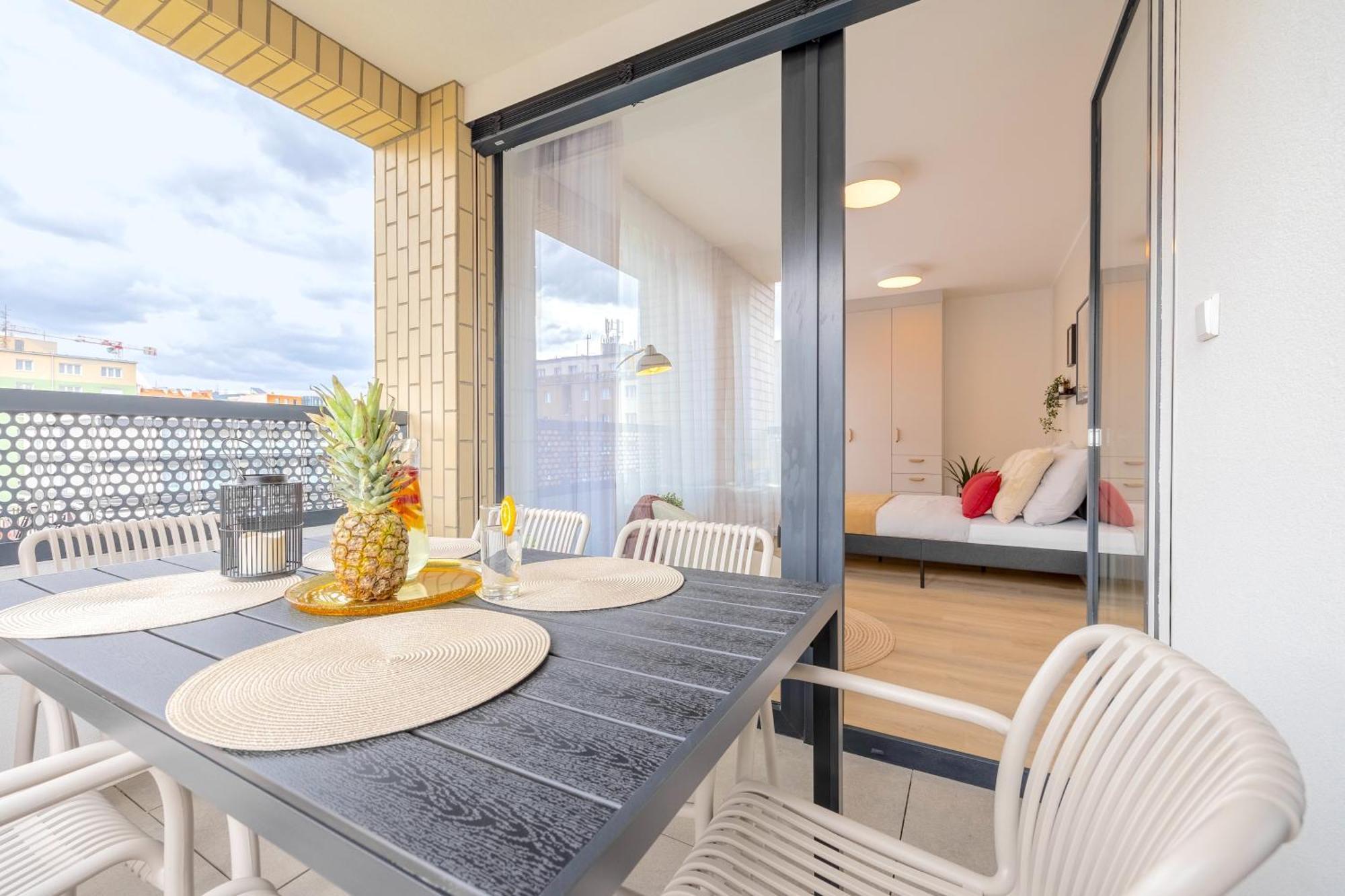 Bright 2Br - 4Th Floor, Balcony, Free Parking By Gravity Prague 아파트 외부 사진