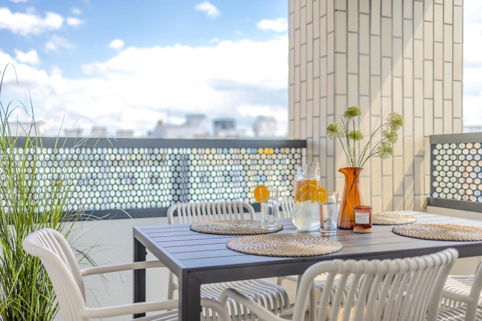 Bright 2Br - 4Th Floor, Balcony, Free Parking By Gravity Prague 아파트 외부 사진
