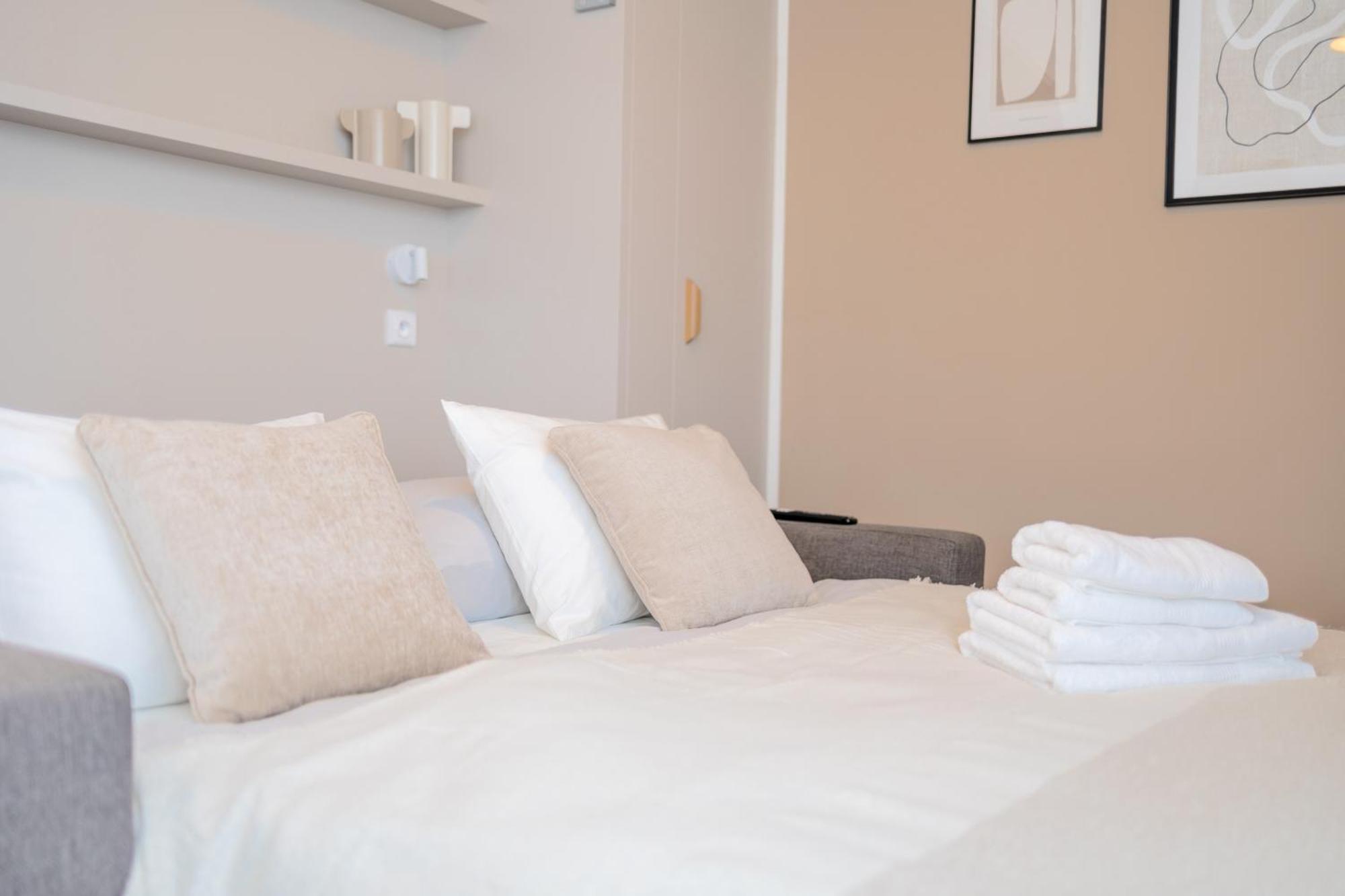 Bright 2Br - 4Th Floor, Balcony, Free Parking By Gravity Prague 아파트 외부 사진