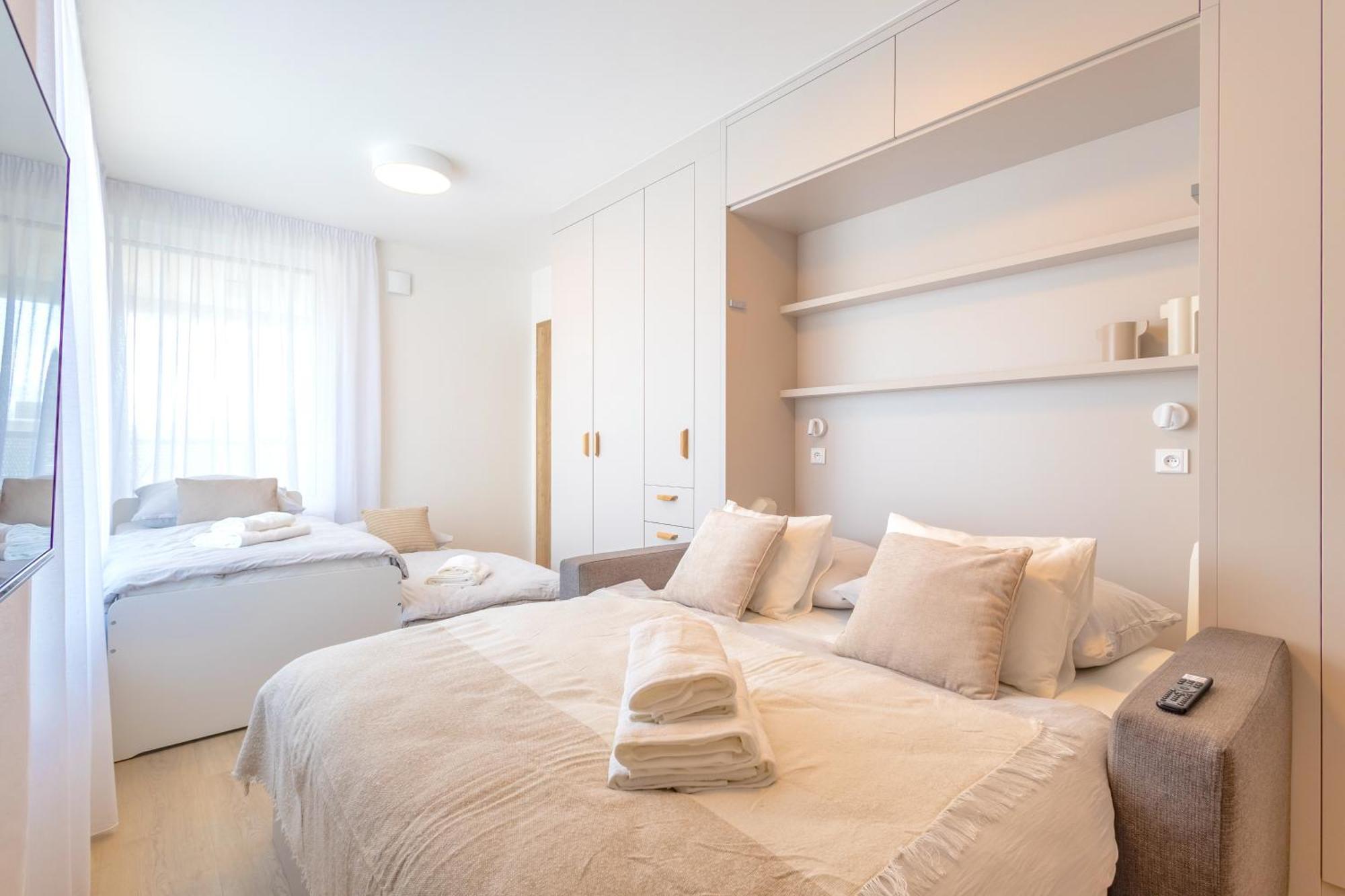 Bright 2Br - 4Th Floor, Balcony, Free Parking By Gravity Prague 아파트 외부 사진