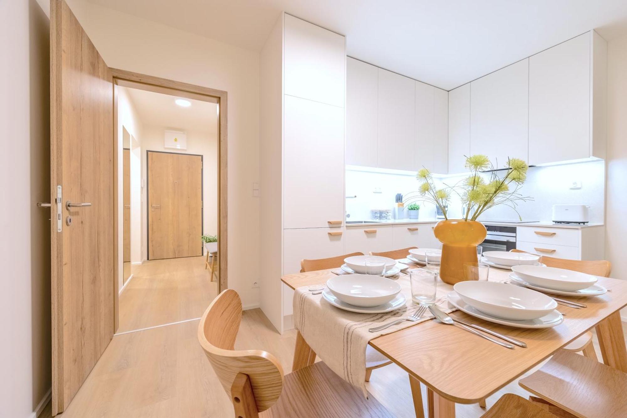 Bright 2Br - 4Th Floor, Balcony, Free Parking By Gravity Prague 아파트 외부 사진
