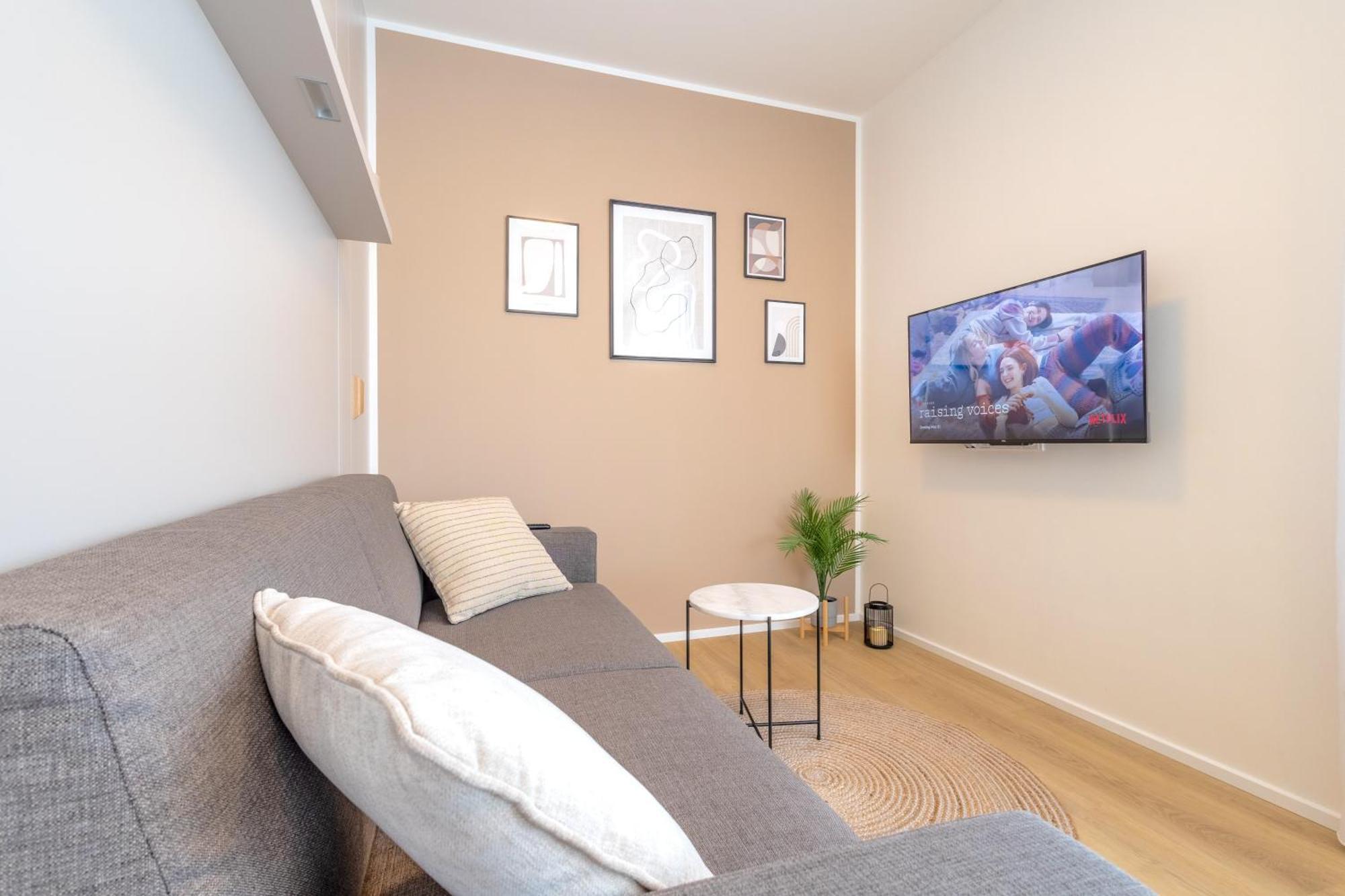 Bright 2Br - 4Th Floor, Balcony, Free Parking By Gravity Prague 아파트 외부 사진