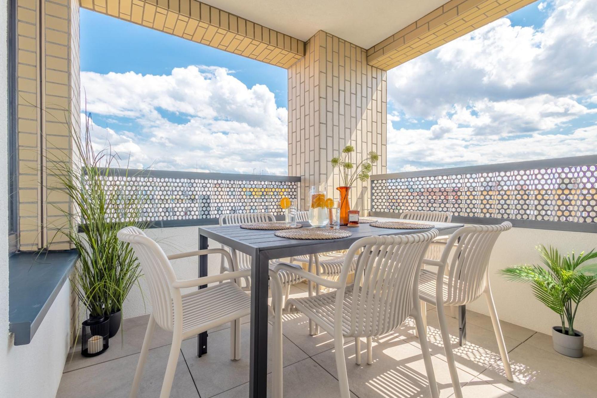 Bright 2Br - 4Th Floor, Balcony, Free Parking By Gravity Prague 아파트 외부 사진