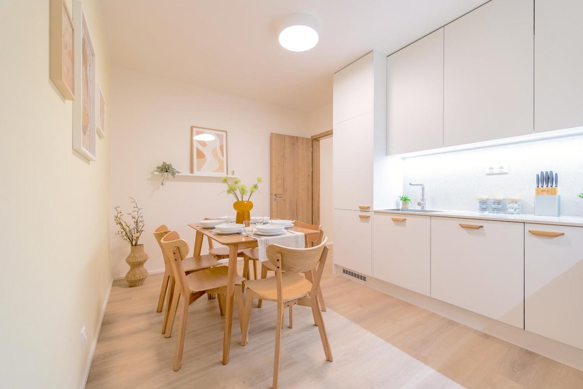 Bright 2Br - 4Th Floor, Balcony, Free Parking By Gravity Prague 아파트 외부 사진