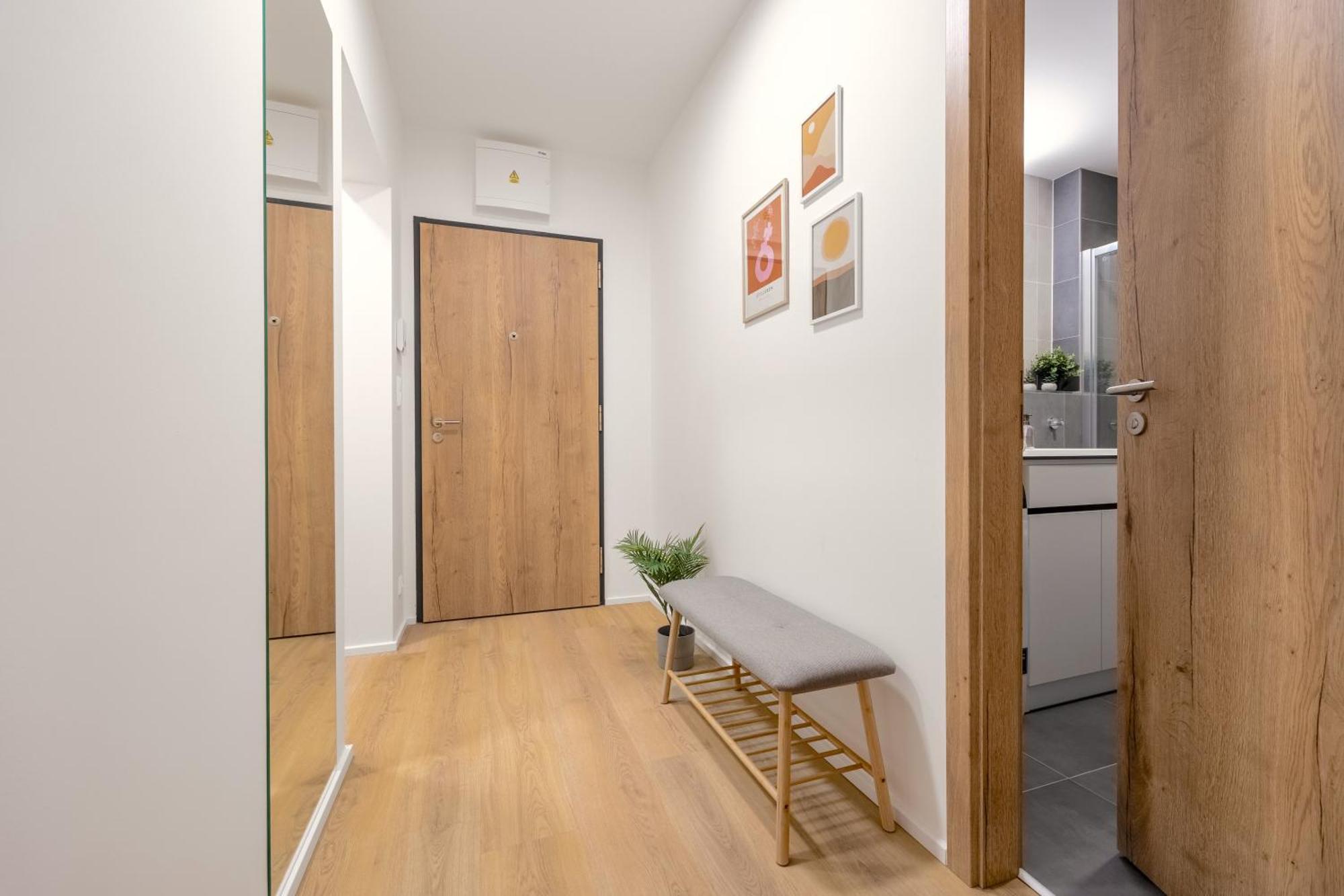 Bright 2Br - 4Th Floor, Balcony, Free Parking By Gravity Prague 아파트 외부 사진