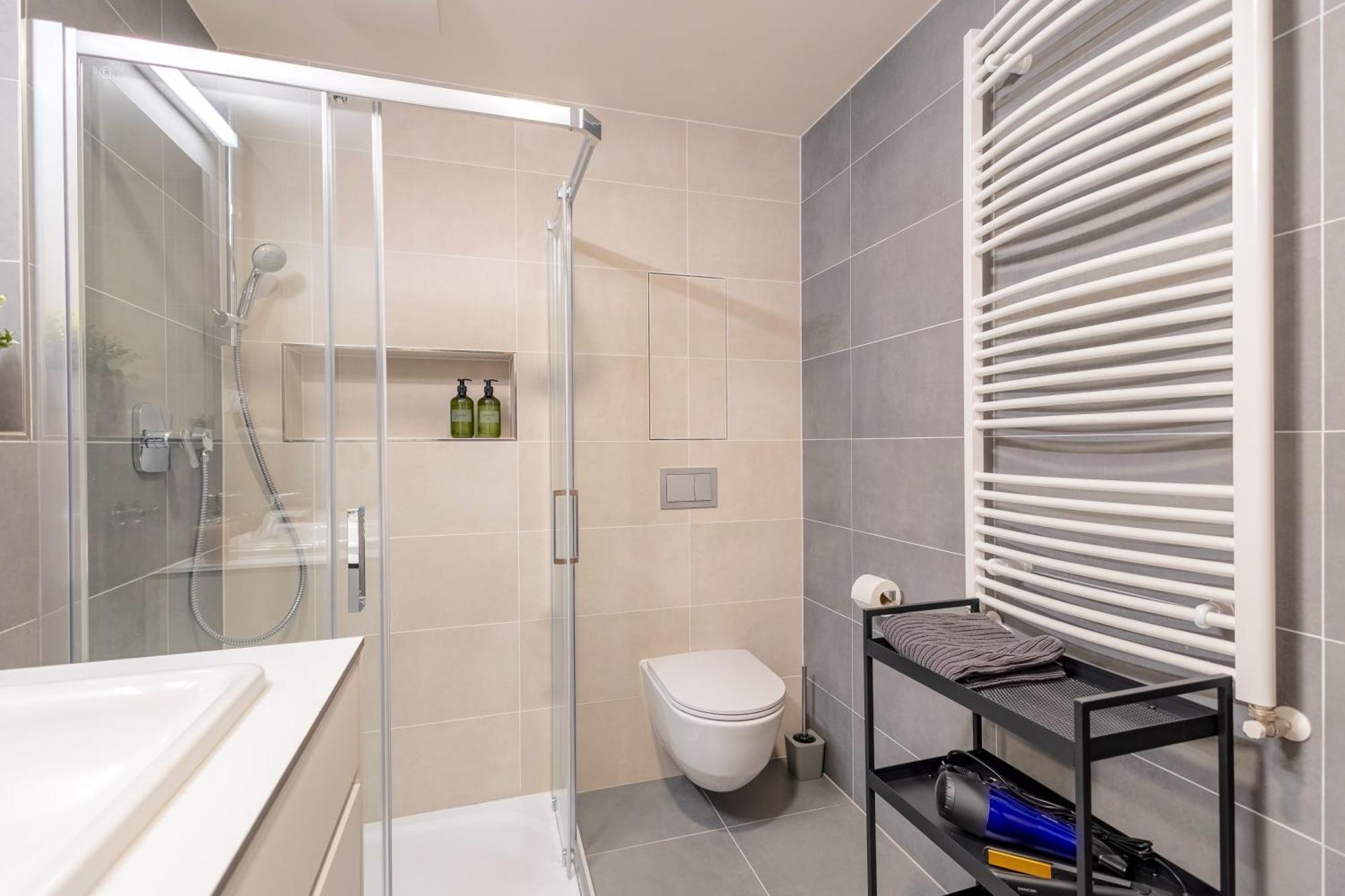 Bright 2Br - 4Th Floor, Balcony, Free Parking By Gravity Prague 아파트 외부 사진