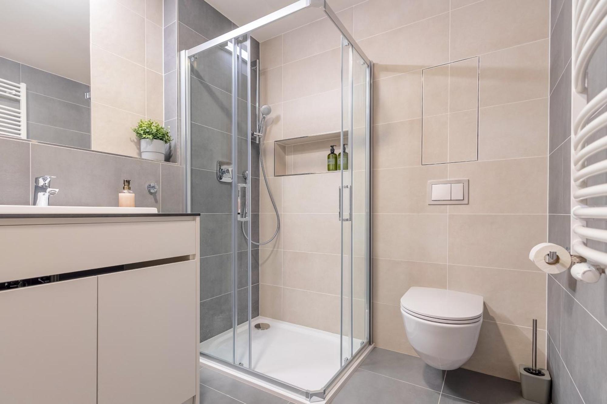 Bright 2Br - 4Th Floor, Balcony, Free Parking By Gravity Prague 아파트 외부 사진